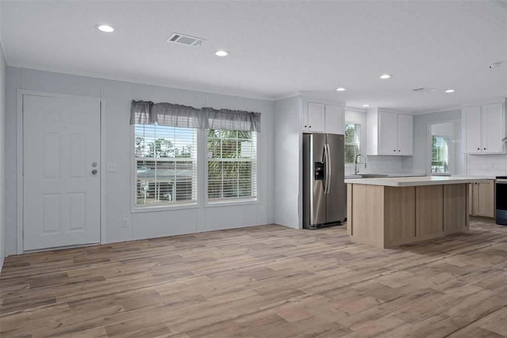 待售: $350,000 (4 贝兹, 2 浴室, 1919 平方英尺)