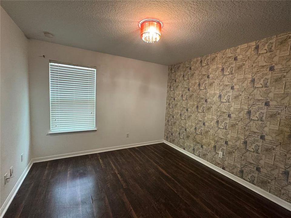 Под контрактом: $490,000 (4 спален, 2 ванн, 1977 Квадратных фут)