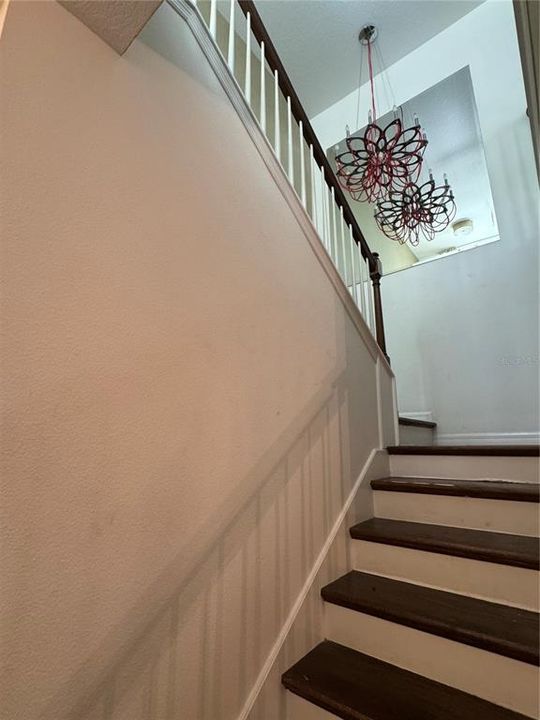 Под контрактом: $490,000 (4 спален, 2 ванн, 1977 Квадратных фут)