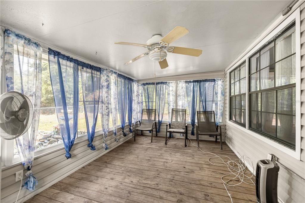 На продажу: $175,000 (3 спален, 2 ванн, 1040 Квадратных фут)