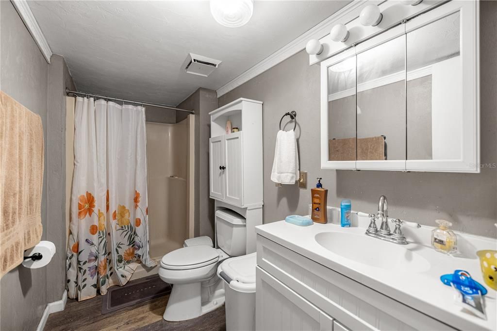 На продажу: $175,000 (3 спален, 2 ванн, 1040 Квадратных фут)