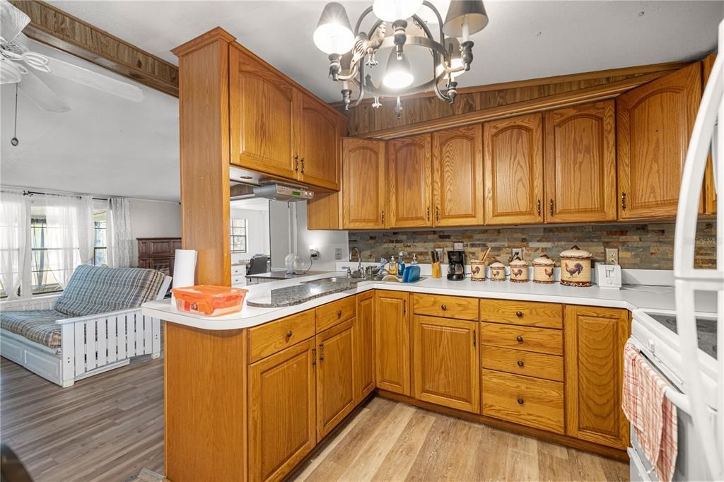 На продажу: $175,000 (3 спален, 2 ванн, 1040 Квадратных фут)