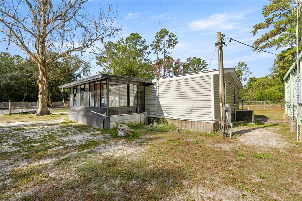 На продажу: $175,000 (3 спален, 2 ванн, 1040 Квадратных фут)