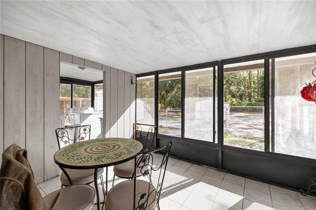 На продажу: $175,000 (3 спален, 2 ванн, 1040 Квадратных фут)