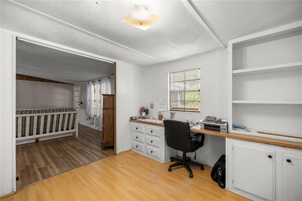 На продажу: $175,000 (3 спален, 2 ванн, 1040 Квадратных фут)