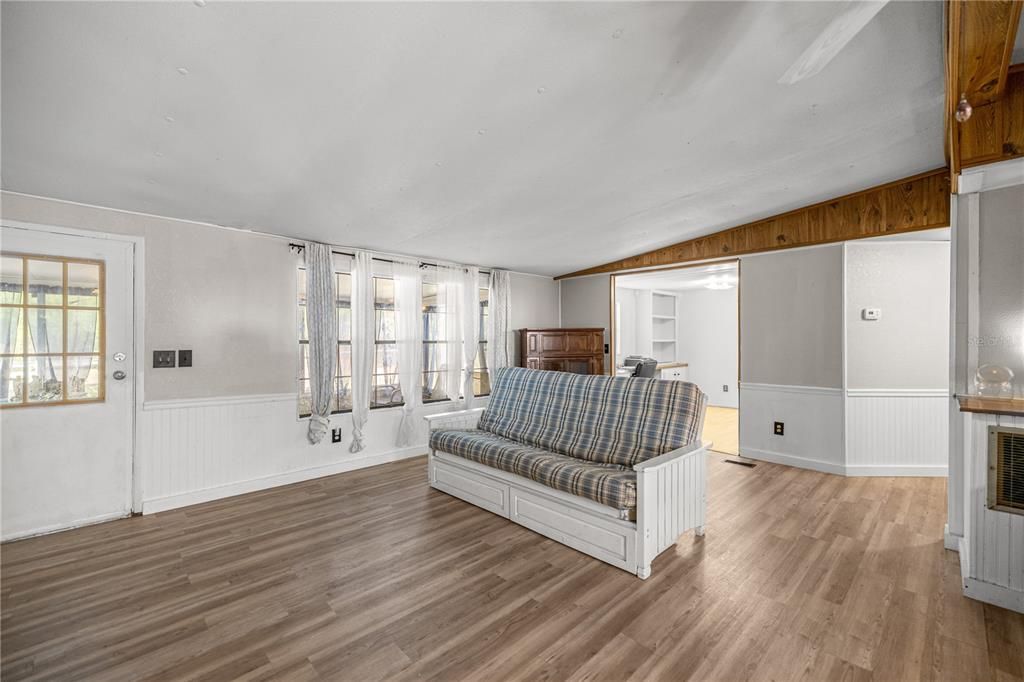 На продажу: $175,000 (3 спален, 2 ванн, 1040 Квадратных фут)