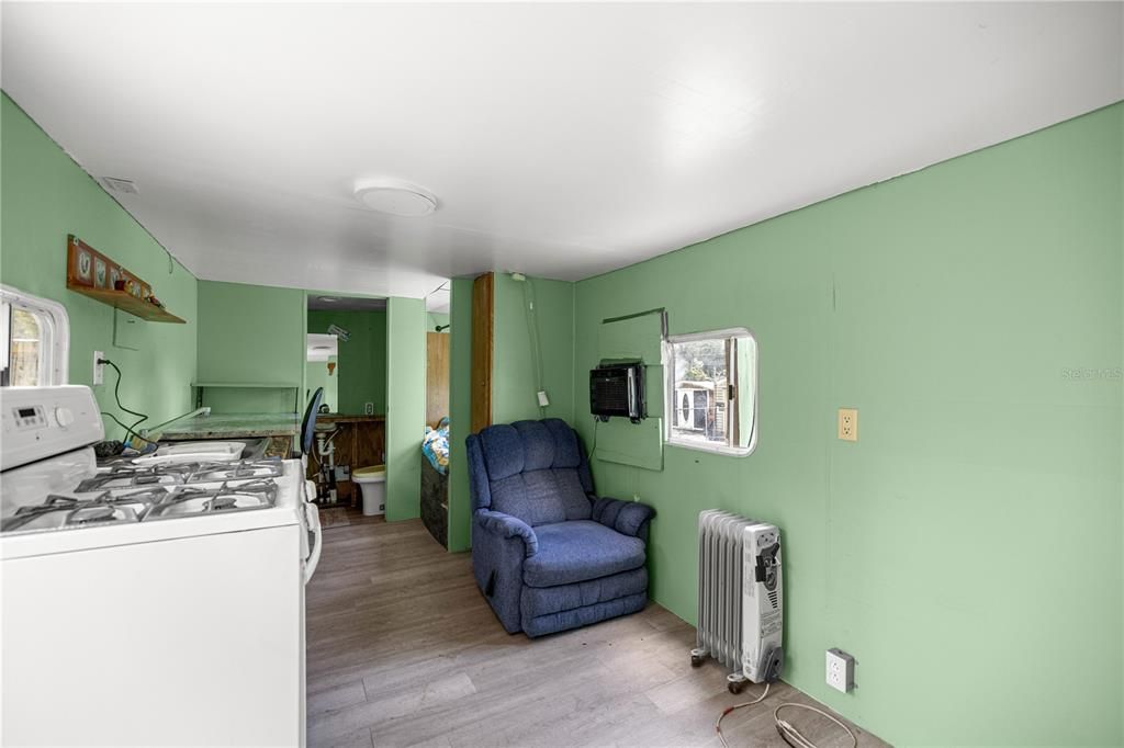 На продажу: $175,000 (3 спален, 2 ванн, 1040 Квадратных фут)