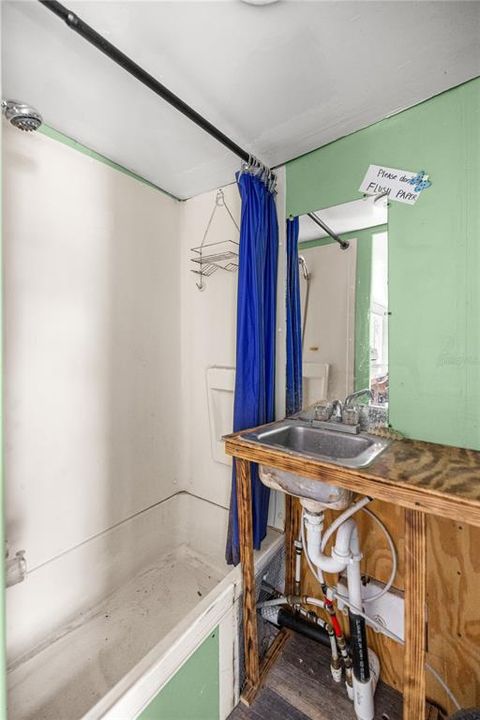 На продажу: $175,000 (3 спален, 2 ванн, 1040 Квадратных фут)