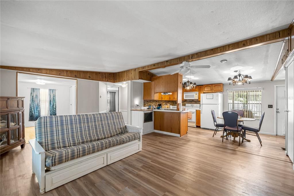 На продажу: $175,000 (3 спален, 2 ванн, 1040 Квадратных фут)