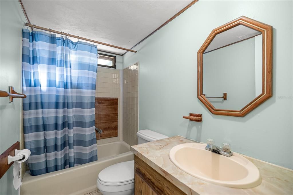 На продажу: $175,000 (3 спален, 2 ванн, 1040 Квадратных фут)