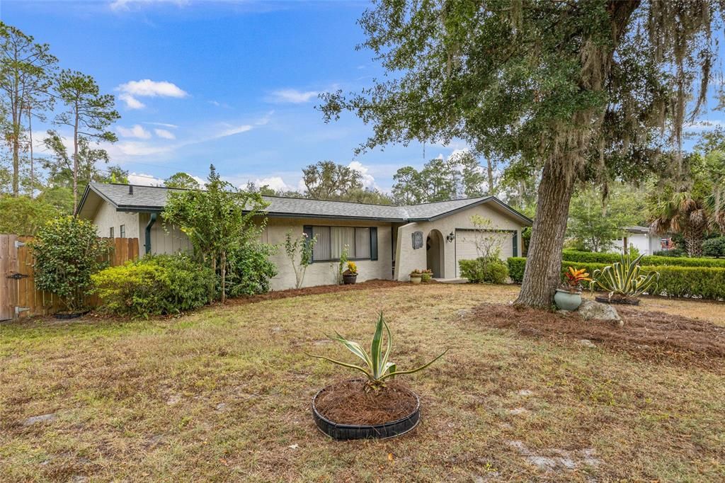 Active With Contract: $370,000 (3 beds, 2 baths, 1708 Square Feet)