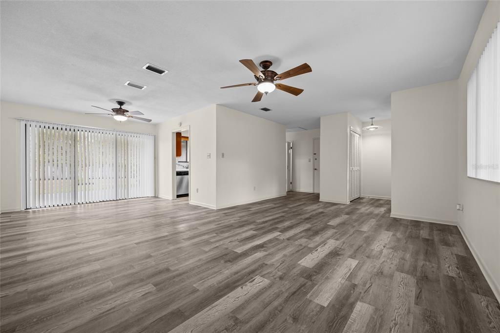 Active With Contract: $370,000 (3 beds, 2 baths, 1708 Square Feet)