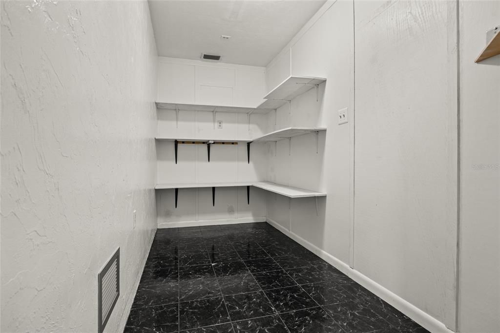 Active With Contract: $370,000 (3 beds, 2 baths, 1708 Square Feet)