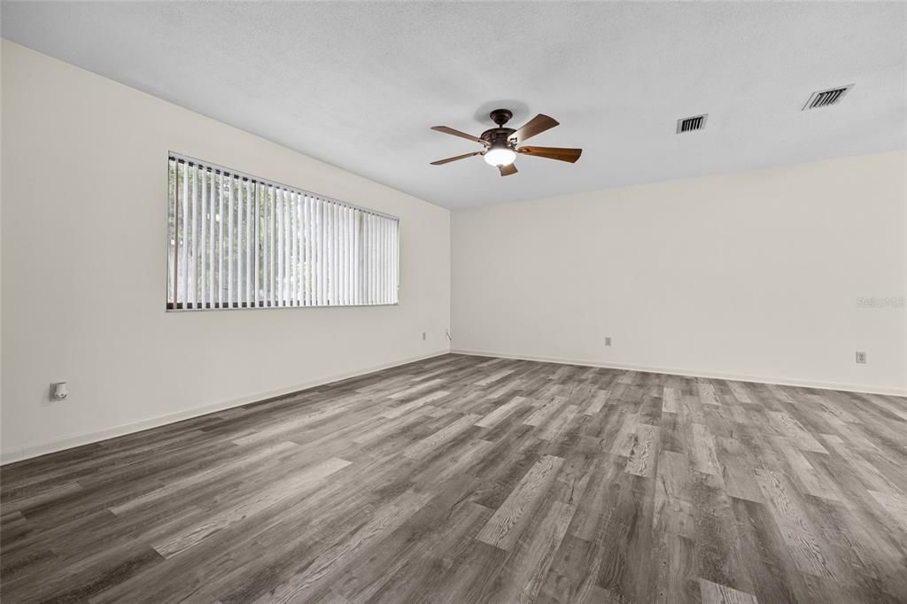 Active With Contract: $370,000 (3 beds, 2 baths, 1708 Square Feet)