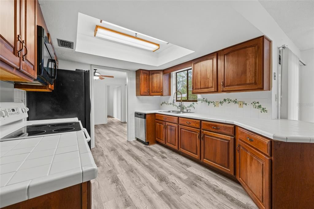 Active With Contract: $370,000 (3 beds, 2 baths, 1708 Square Feet)