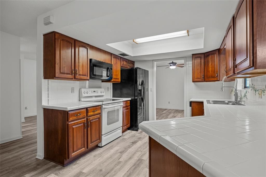 Active With Contract: $370,000 (3 beds, 2 baths, 1708 Square Feet)