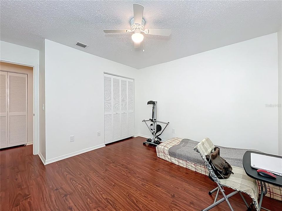 Под контрактом: $249,000 (2 спален, 2 ванн, 1103 Квадратных фут)