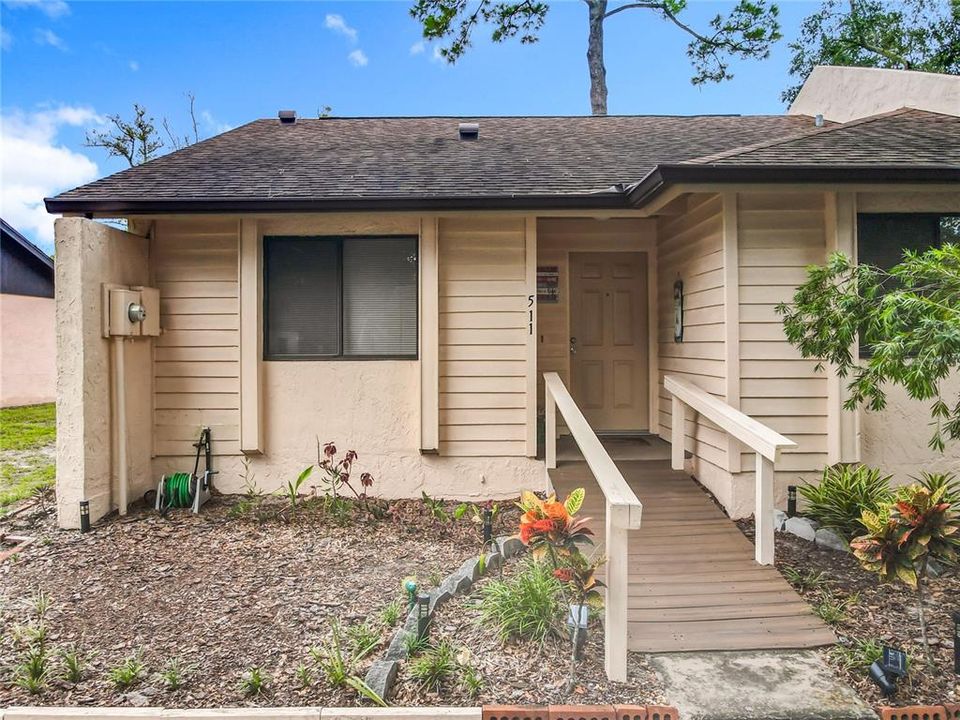 Под контрактом: $249,000 (2 спален, 2 ванн, 1103 Квадратных фут)