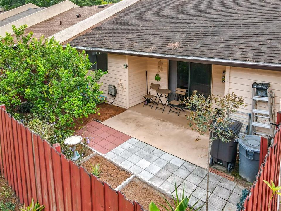 Под контрактом: $249,000 (2 спален, 2 ванн, 1103 Квадратных фут)