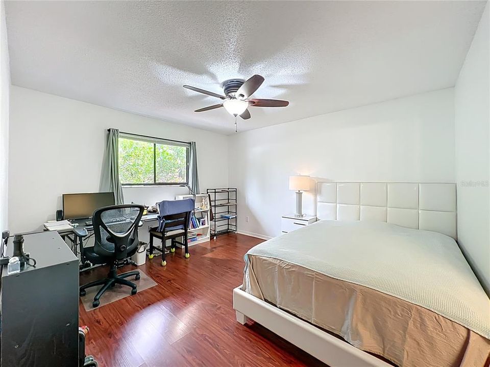 Под контрактом: $249,000 (2 спален, 2 ванн, 1103 Квадратных фут)