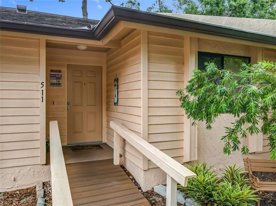 Под контрактом: $249,000 (2 спален, 2 ванн, 1103 Квадратных фут)