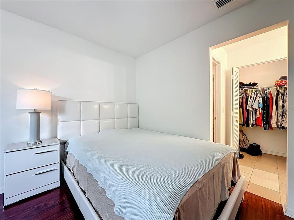 Под контрактом: $249,000 (2 спален, 2 ванн, 1103 Квадратных фут)