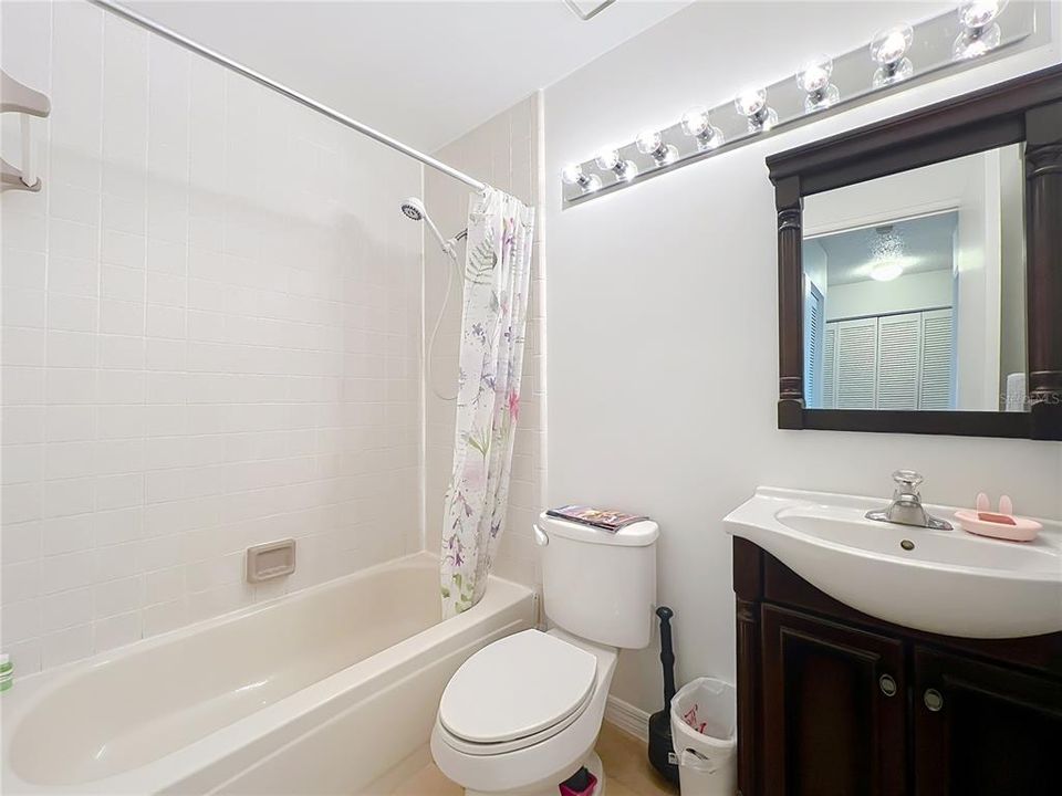 Под контрактом: $249,000 (2 спален, 2 ванн, 1103 Квадратных фут)