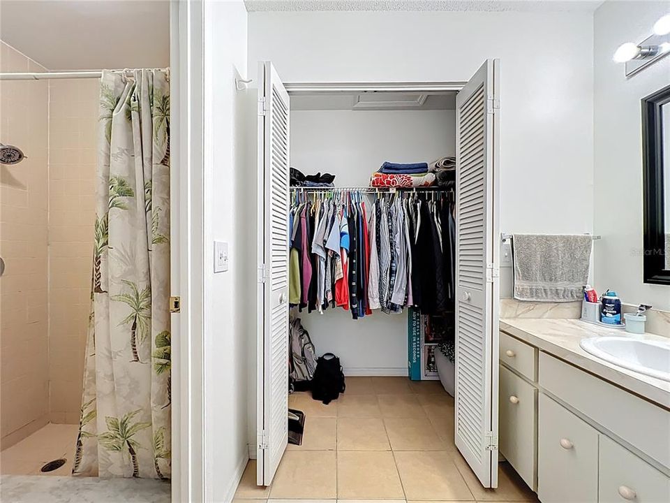 Под контрактом: $249,000 (2 спален, 2 ванн, 1103 Квадратных фут)