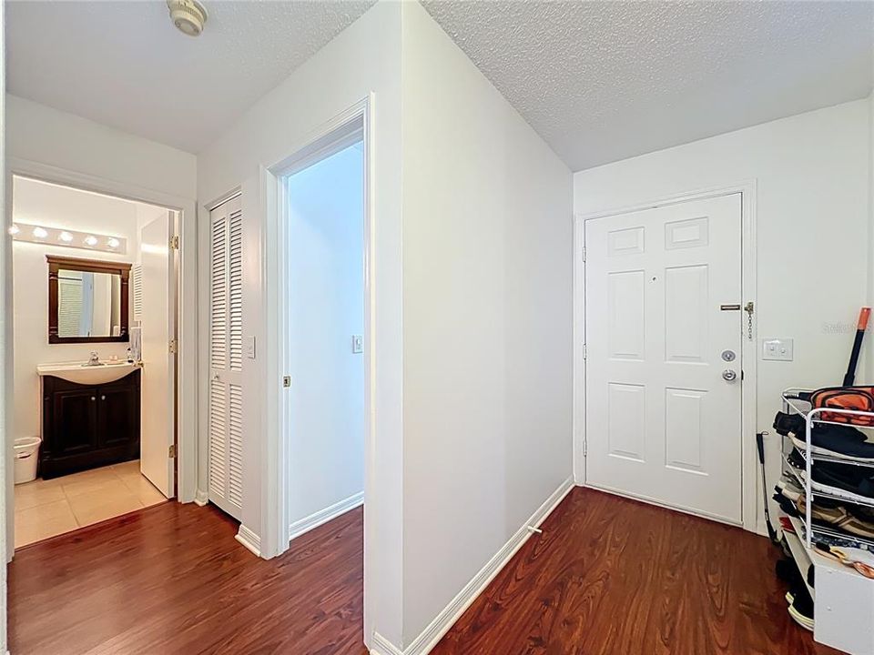 Под контрактом: $249,000 (2 спален, 2 ванн, 1103 Квадратных фут)