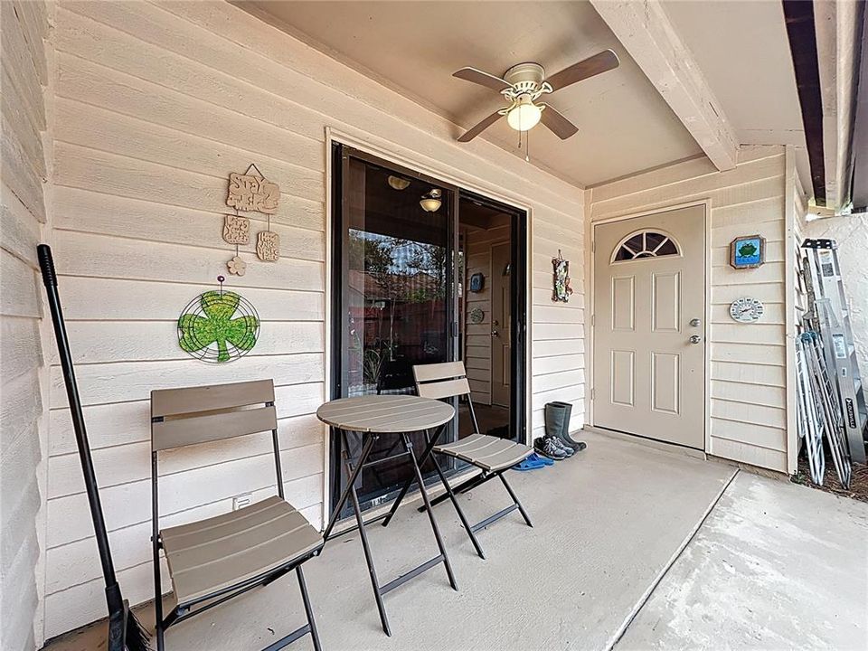 Под контрактом: $249,000 (2 спален, 2 ванн, 1103 Квадратных фут)