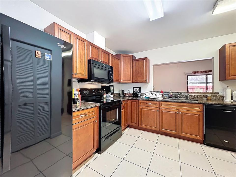 Под контрактом: $249,000 (2 спален, 2 ванн, 1103 Квадратных фут)