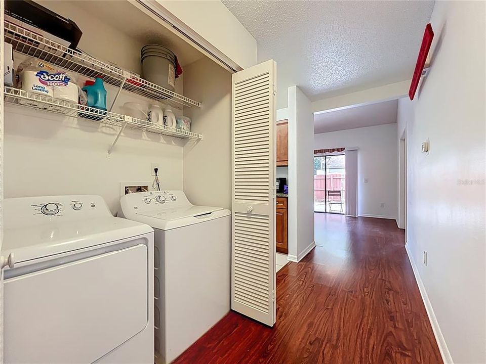 Под контрактом: $249,000 (2 спален, 2 ванн, 1103 Квадратных фут)