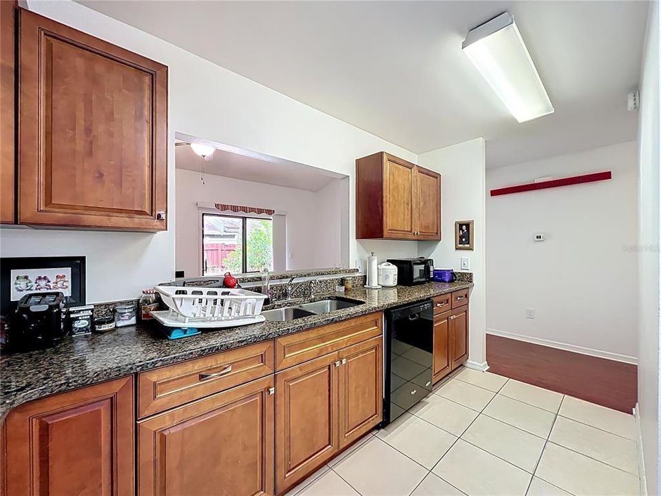 Под контрактом: $249,000 (2 спален, 2 ванн, 1103 Квадратных фут)