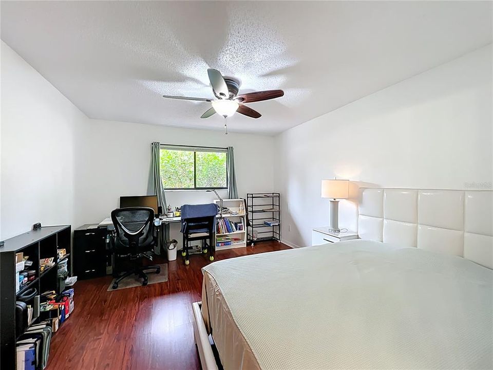 Под контрактом: $249,000 (2 спален, 2 ванн, 1103 Квадратных фут)