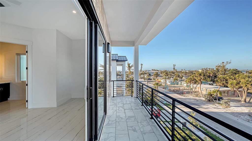 En Venta: $2,399,999 (6 camas, 4 baños, 3753 Pies cuadrados)