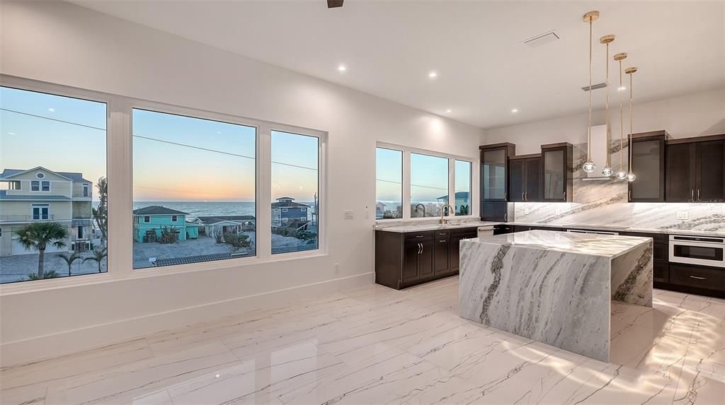 En Venta: $2,399,999 (6 camas, 4 baños, 3753 Pies cuadrados)