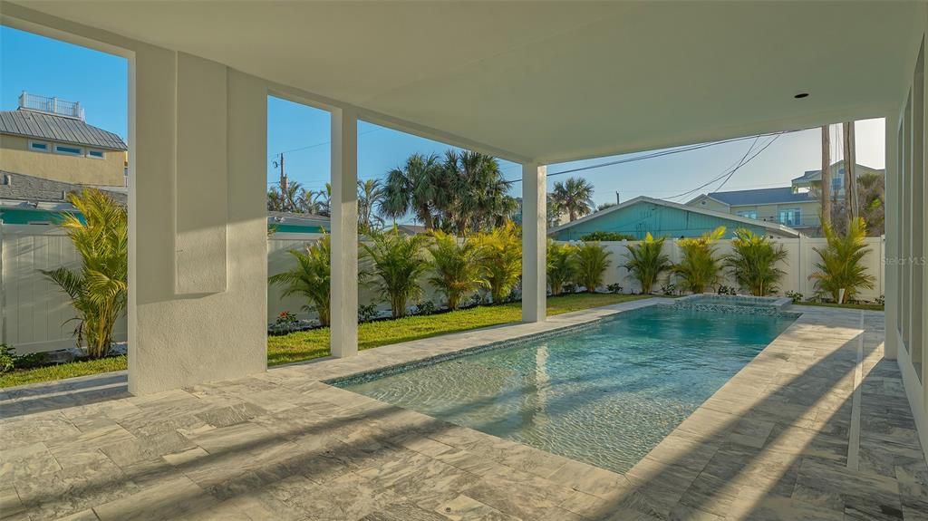 En Venta: $2,399,999 (6 camas, 4 baños, 3753 Pies cuadrados)