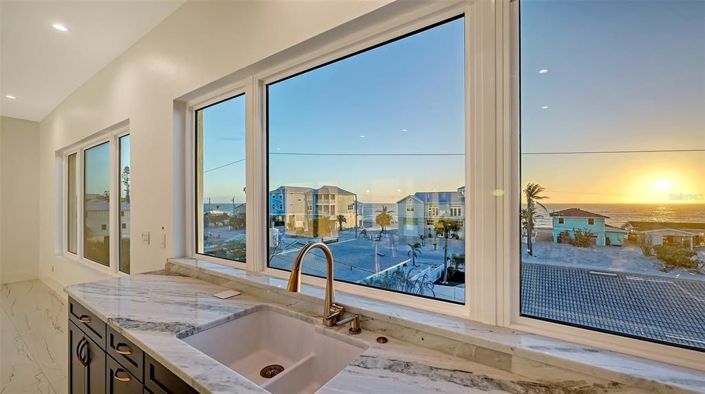 En Venta: $2,399,999 (6 camas, 4 baños, 3753 Pies cuadrados)