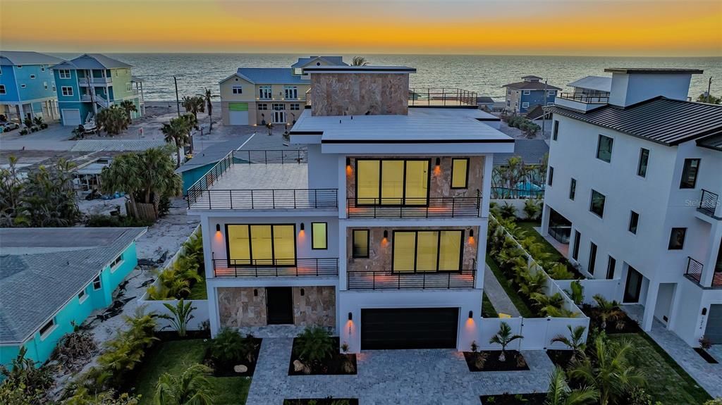 En Venta: $2,399,999 (6 camas, 4 baños, 3753 Pies cuadrados)