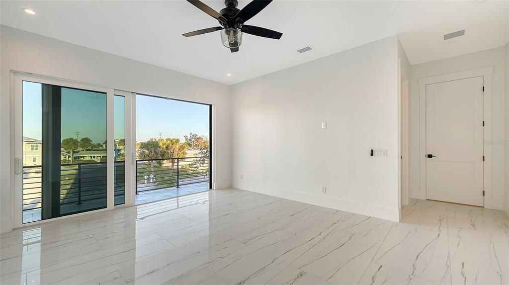 En Venta: $2,399,999 (6 camas, 4 baños, 3753 Pies cuadrados)