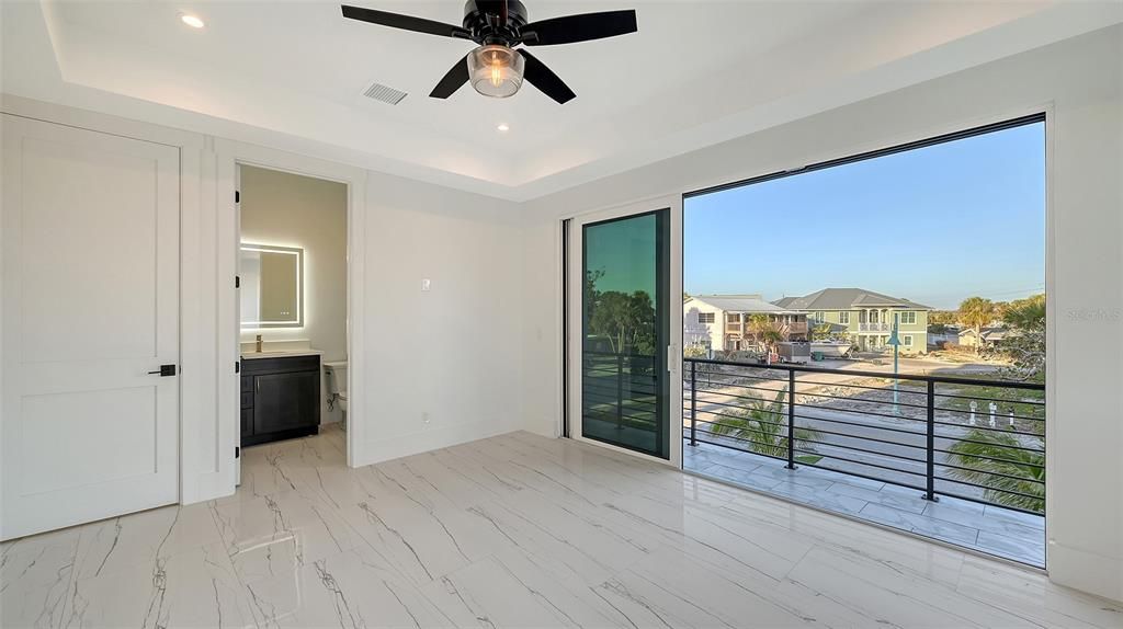 En Venta: $2,399,999 (6 camas, 4 baños, 3753 Pies cuadrados)