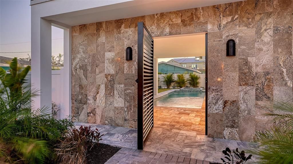 En Venta: $2,399,999 (6 camas, 4 baños, 3753 Pies cuadrados)