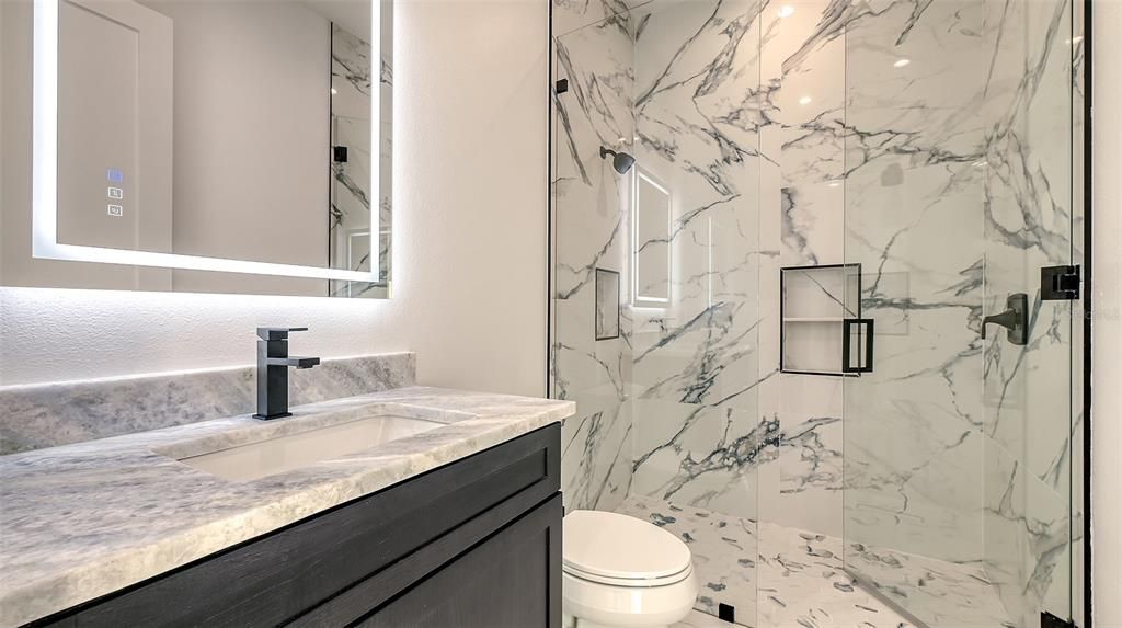 En Venta: $2,399,999 (6 camas, 4 baños, 3753 Pies cuadrados)