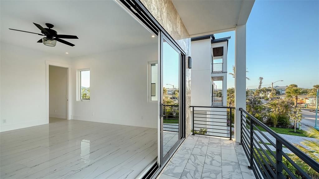 En Venta: $2,399,999 (6 camas, 4 baños, 3753 Pies cuadrados)