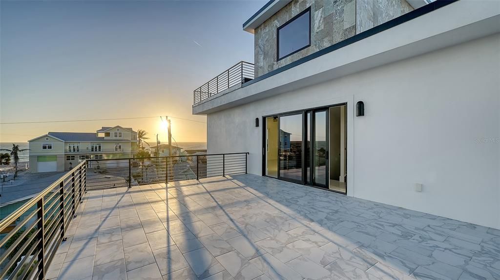 En Venta: $2,399,999 (6 camas, 4 baños, 3753 Pies cuadrados)