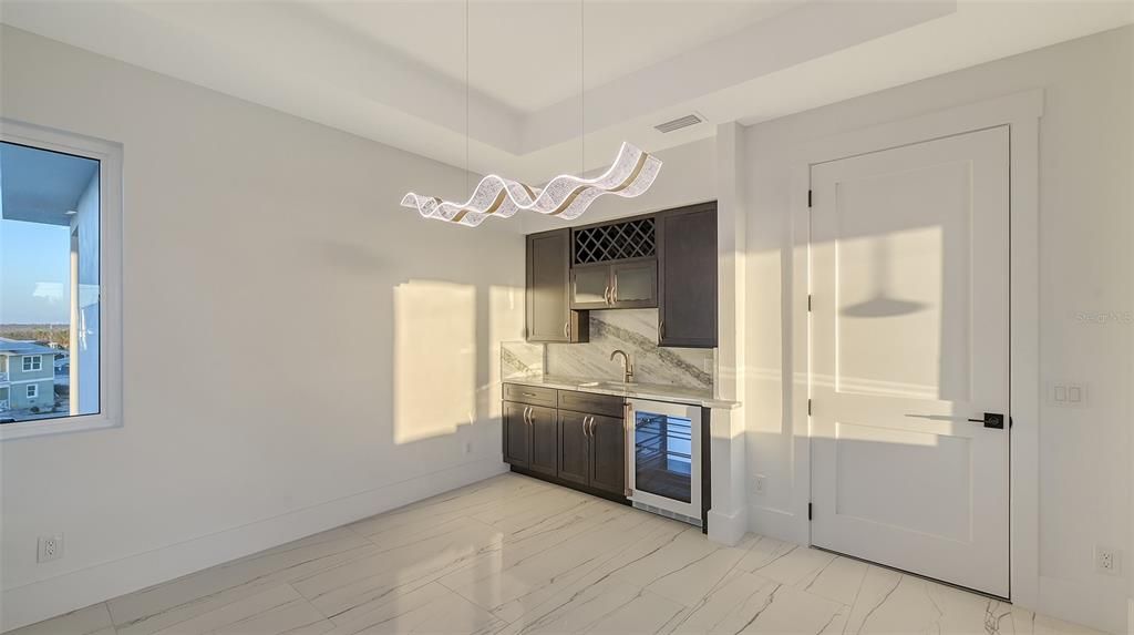 En Venta: $2,399,999 (6 camas, 4 baños, 3753 Pies cuadrados)