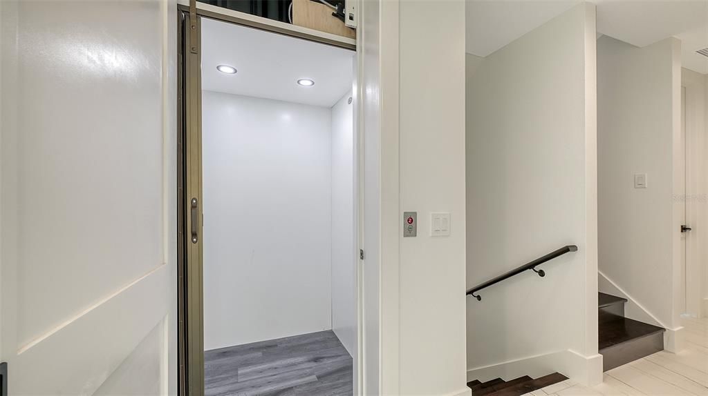 En Venta: $2,399,999 (6 camas, 4 baños, 3753 Pies cuadrados)