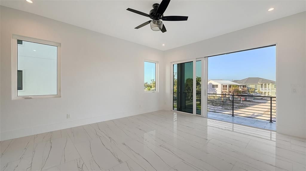 En Venta: $2,399,999 (6 camas, 4 baños, 3753 Pies cuadrados)