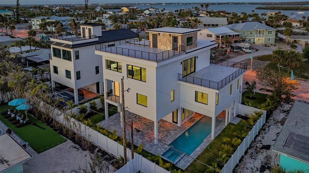 En Venta: $2,399,999 (6 camas, 4 baños, 3753 Pies cuadrados)