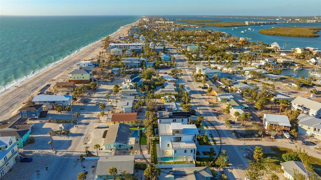 En Venta: $2,399,999 (6 camas, 4 baños, 3753 Pies cuadrados)